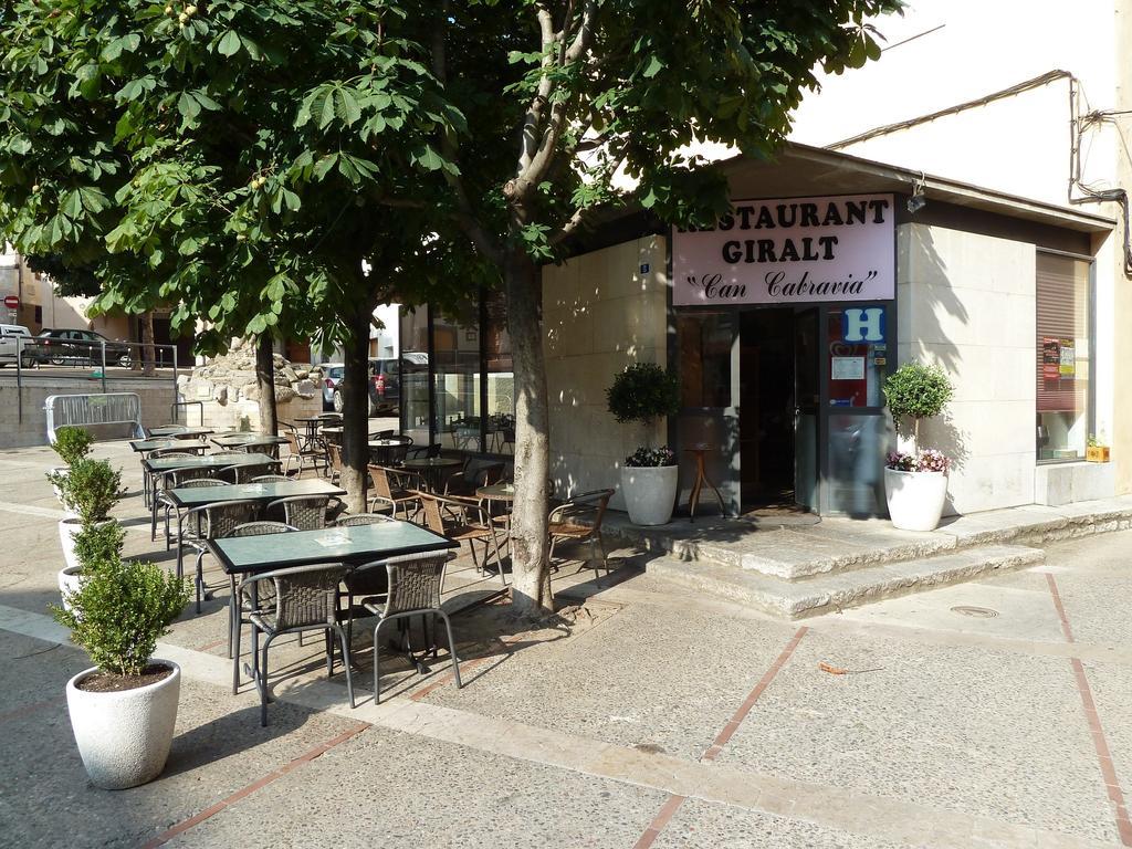 Restaurant Fonda Giralt Hotel Amer Ngoại thất bức ảnh