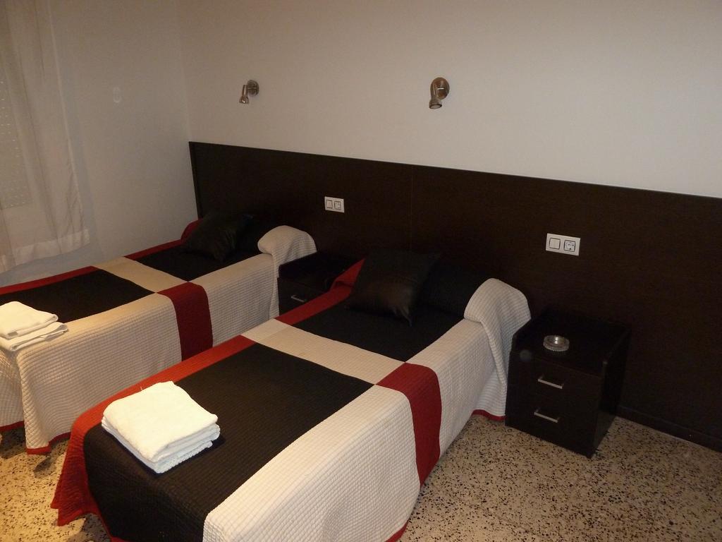 Restaurant Fonda Giralt Hotel Amer Phòng bức ảnh